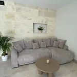 Maison En Pierre Avec Sa Piscine Chauffee 빌라