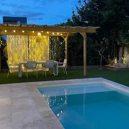 Vila Maison En Pierre Avec Sa Piscine Chauffee