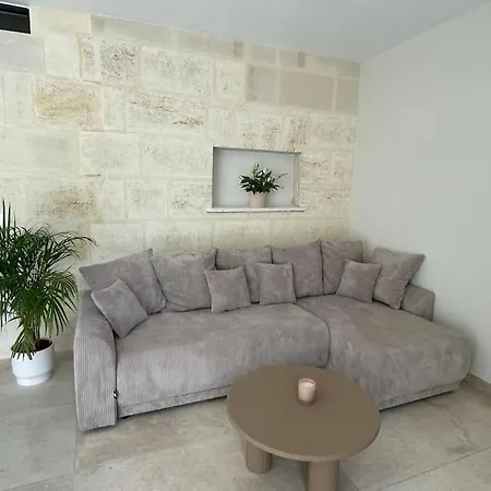 Maison En Pierre Avec Sa Piscine Chauffee Vila