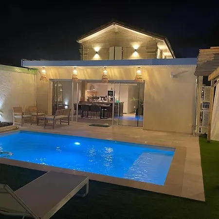 Vila Maison En Pierre Avec Sa Piscine Chauffee