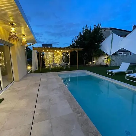Maison En Pierre Avec Sa Piscine Chauffee