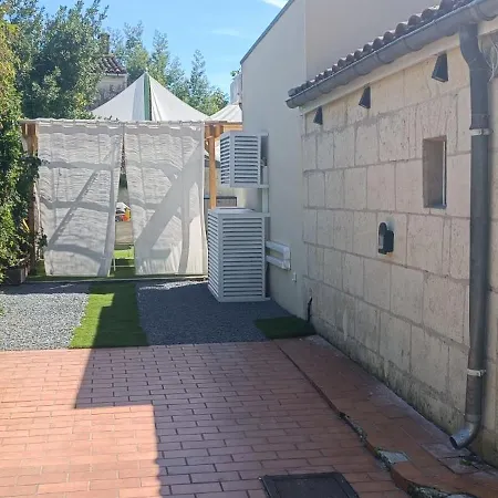 Maison En Pierre Avec Sa Piscine Chauffee 르보우스캣